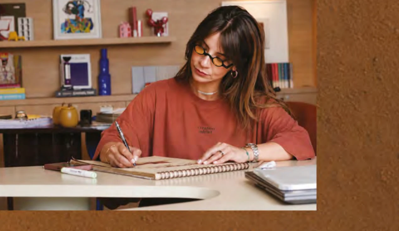 Mariam Ammor, architecte, dans son atelier
